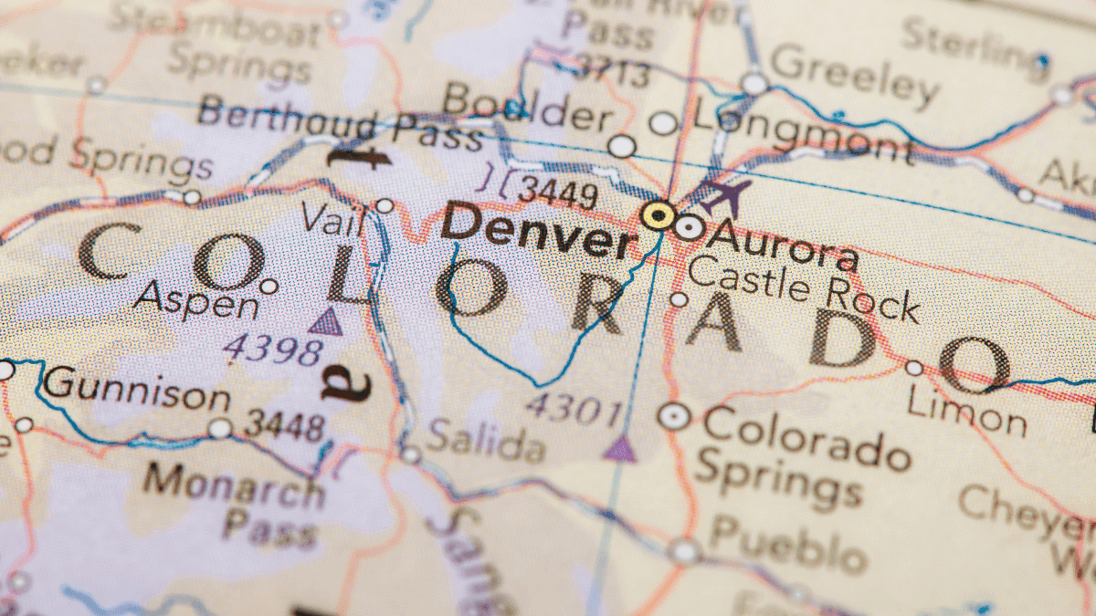 Colorado considera novo aumento de impostos sobre cannabis para financiar saúde mental