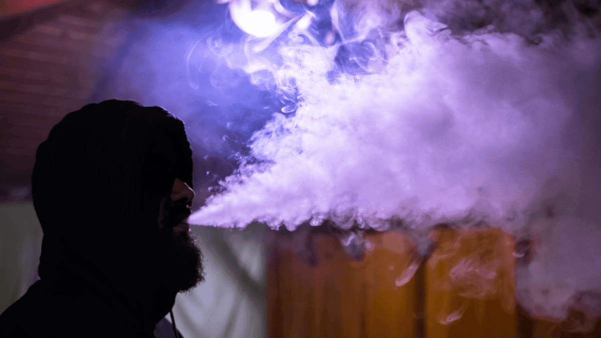 Projeto de lei na Flórida propõe novas normas para fumar e vaporizar em espaços coletivos