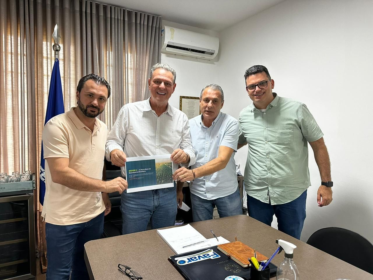 Ministro Carlos Fávaro em reunião sobre cânhamo industrial com lideranças do setor em Cuiabá