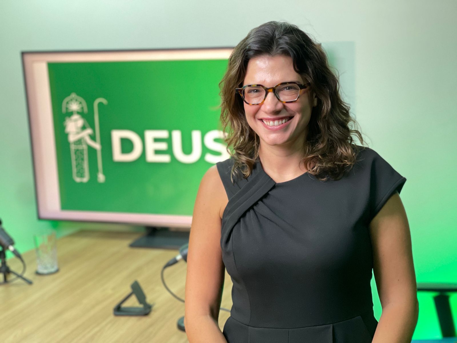 Helena Joaquim fala sobre os riscos de generalizar o uso de extratos de cannabis medicinal em entrevista ao Deusa Cast