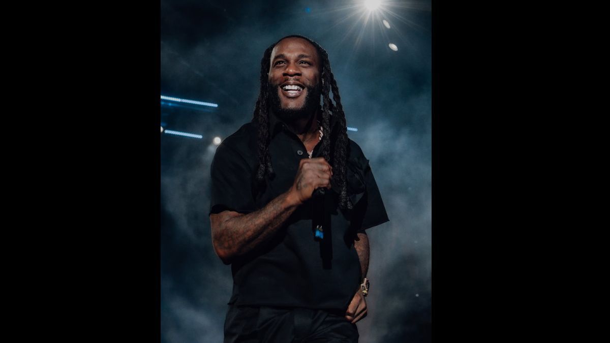 Burna Boy ganhou destaque global após parceria com Shakira e declaração envolvendo cannabis e Dubai | CanvaPro