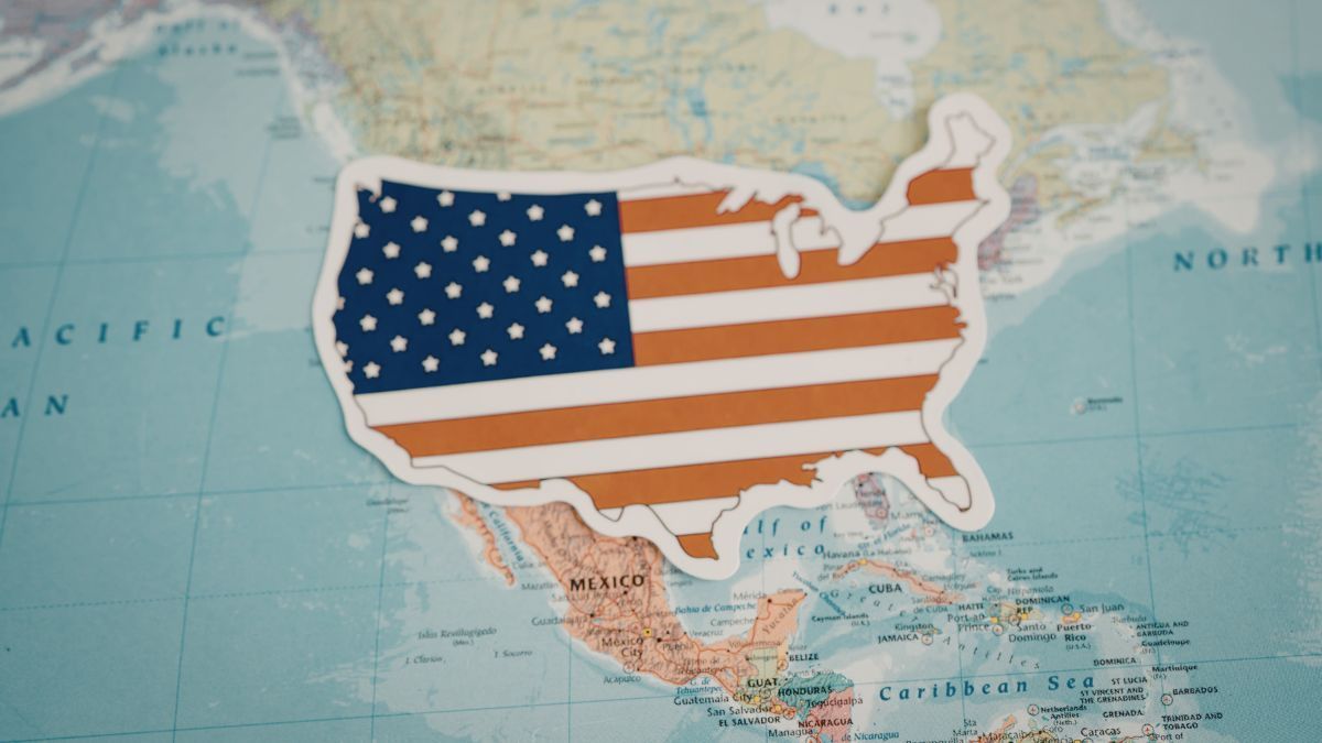 Senadores dos Estados Unidos discutem políticas sobre cannabis após medida de Trump | CanvaPro