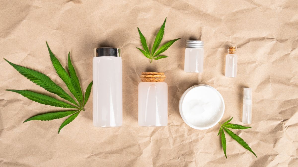 Estudo avaliou o uso tópico de bálsamos com THC e CBD para aliviar dores articulares em pacientes com câncer de mama | CanvaPro