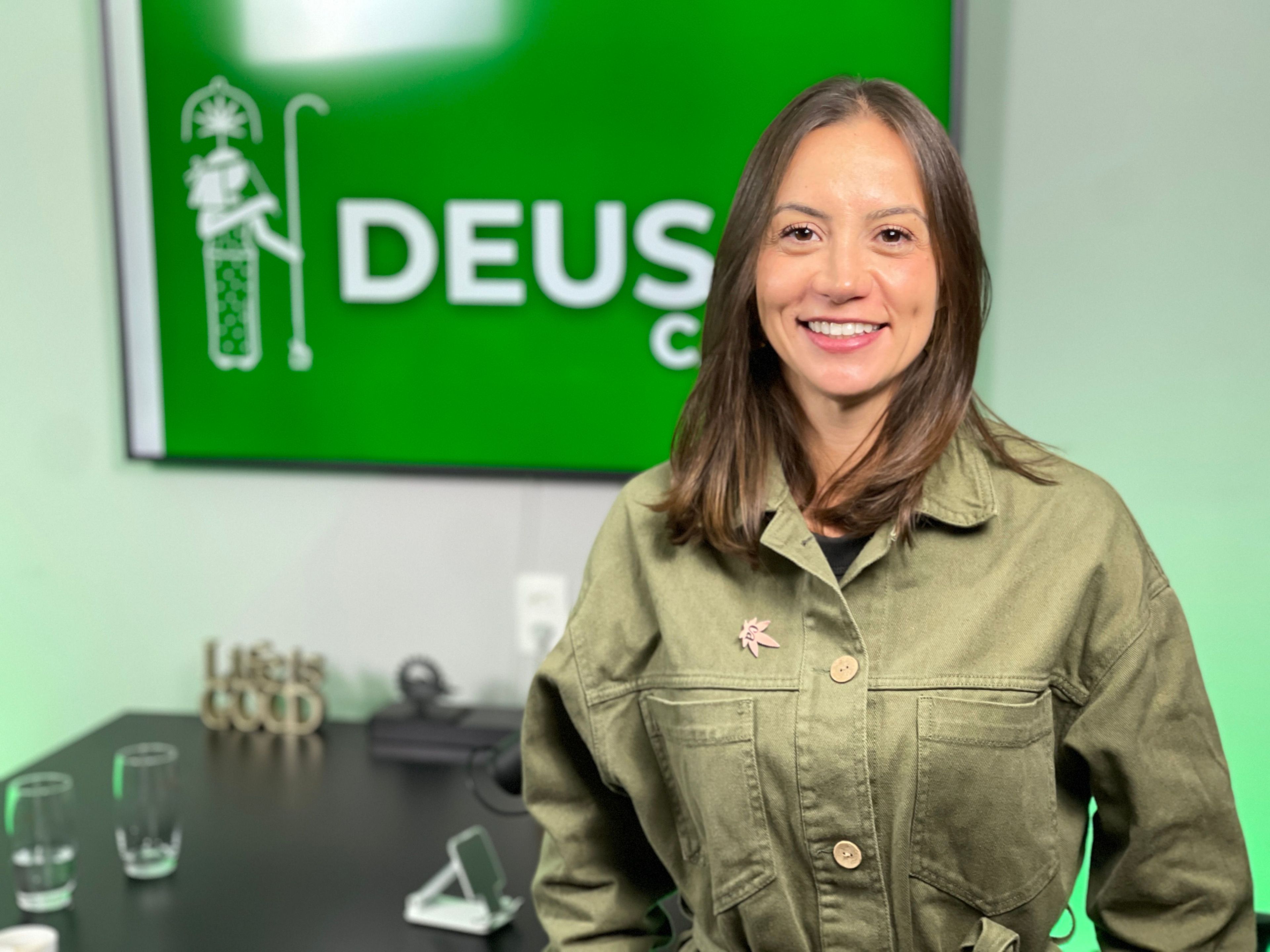 “Trabalhar com cannabis foi a melhor decisão da minha vida.” — advogada Carla Coutinho, especialista em direito canábico e colunista do Portal Sechat, no podcast Deusa Cast.