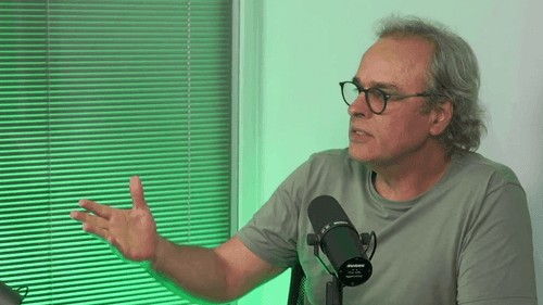 “O Brasil construiu um modelo mais humanizado”, diz Beto Brant sobre cannabis medicinal