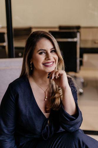 Biografia do Autor Larissa Baldez Meneghel