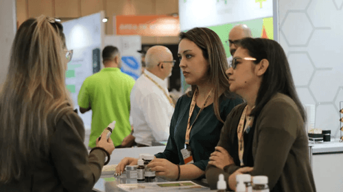 Imagem da noticia: Encontro profissional sobre cannabis reúne farmacêuticos e dentistas para impulsionar ciência e networking
